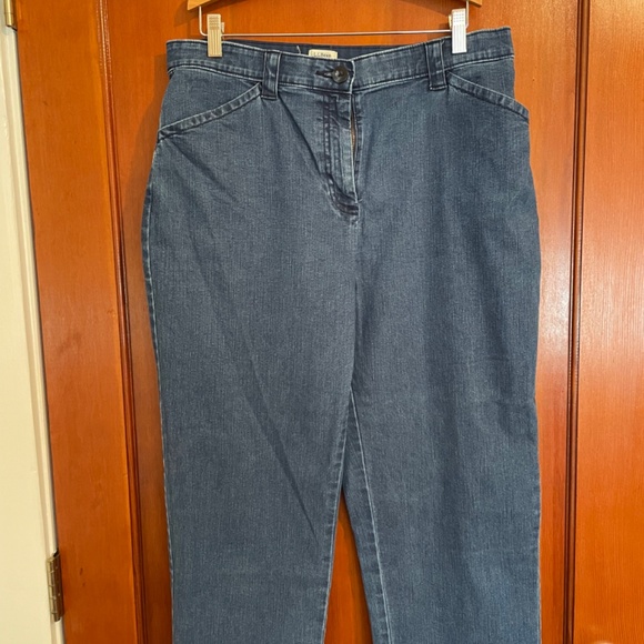 LL Bean Womens Classic Fit Denim Capri Pant Size 14 - Picture 2 of 10